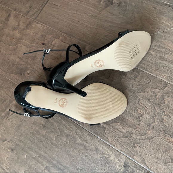 NWOT Michael Kors sandals - Picture 3 of 4
